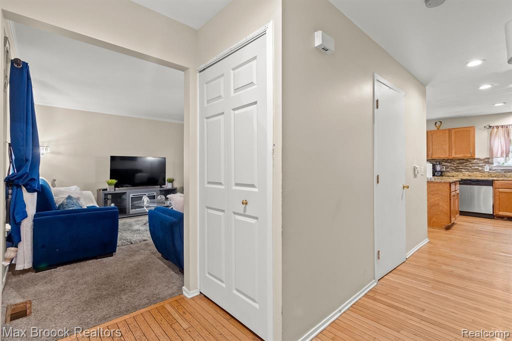 1504 POND VIEW Drive, Wixom, MI 48393 — Photo 4