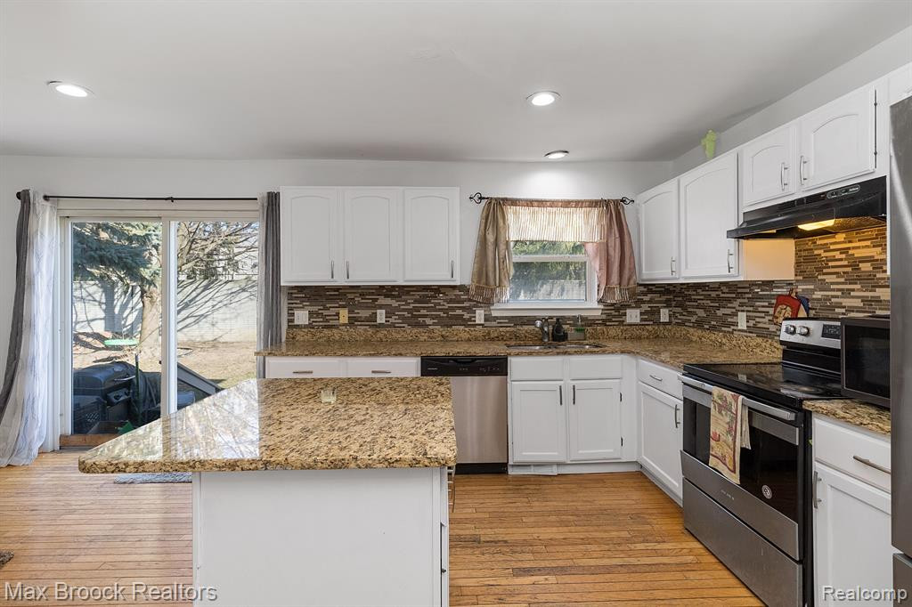 1504 POND VIEW Drive, Wixom, MI 48393 — Photo 7