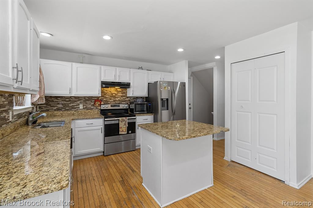 1504 POND VIEW Drive, Wixom, MI 48393 — Photo 8