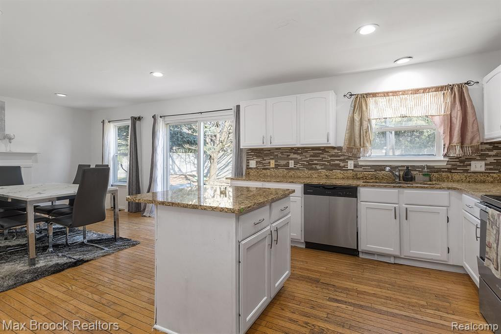 1504 POND VIEW Drive, Wixom, MI 48393 — Photo 9