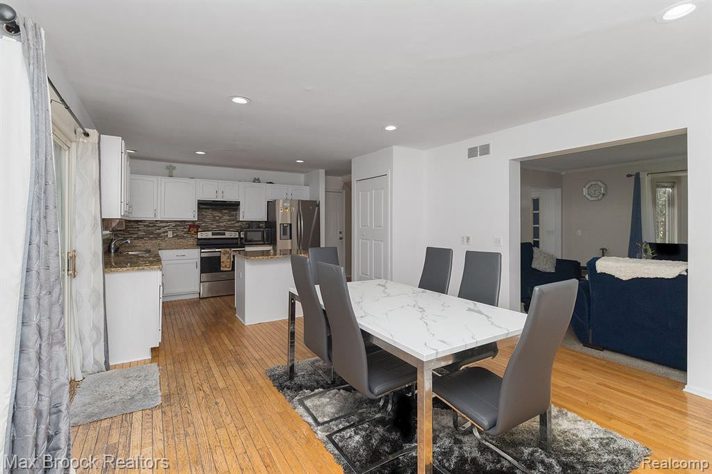 1504 POND VIEW Drive, Wixom, MI 48393 — Photo 11
