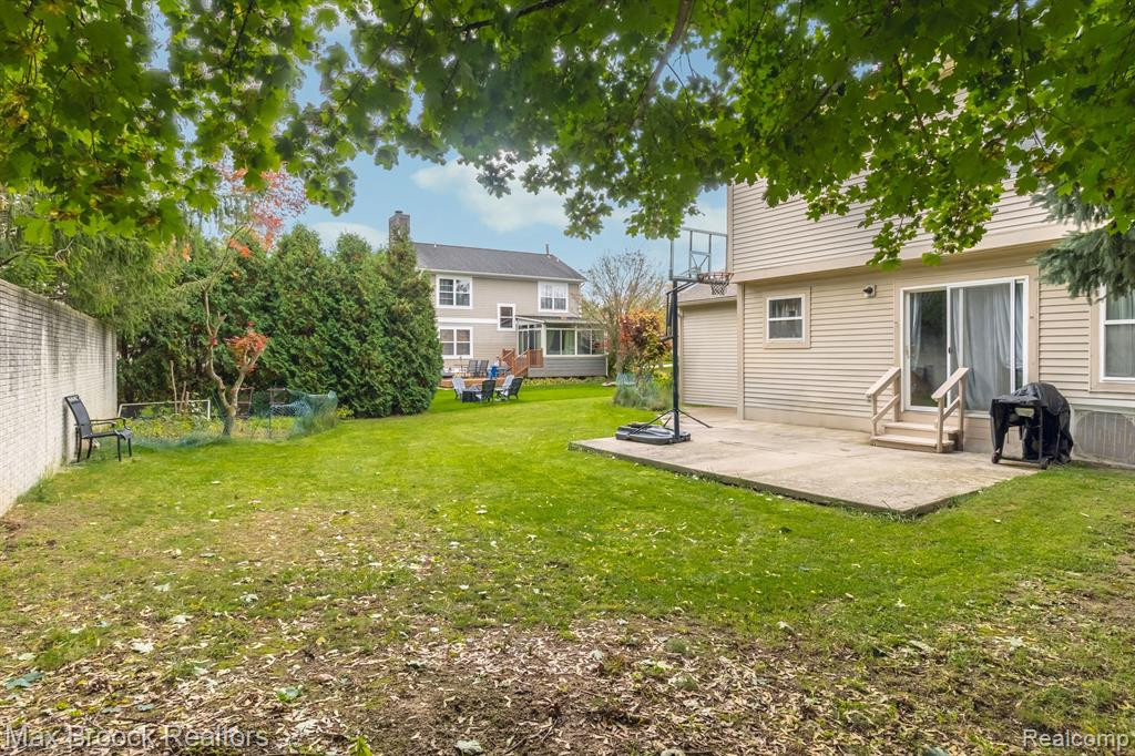 1504 POND VIEW Drive, Wixom, MI 48393 — Photo 24
