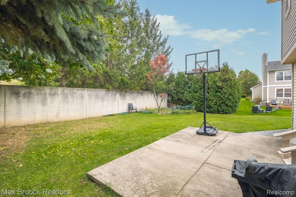 1504 POND VIEW Drive, Wixom, MI 48393 — Photo 25