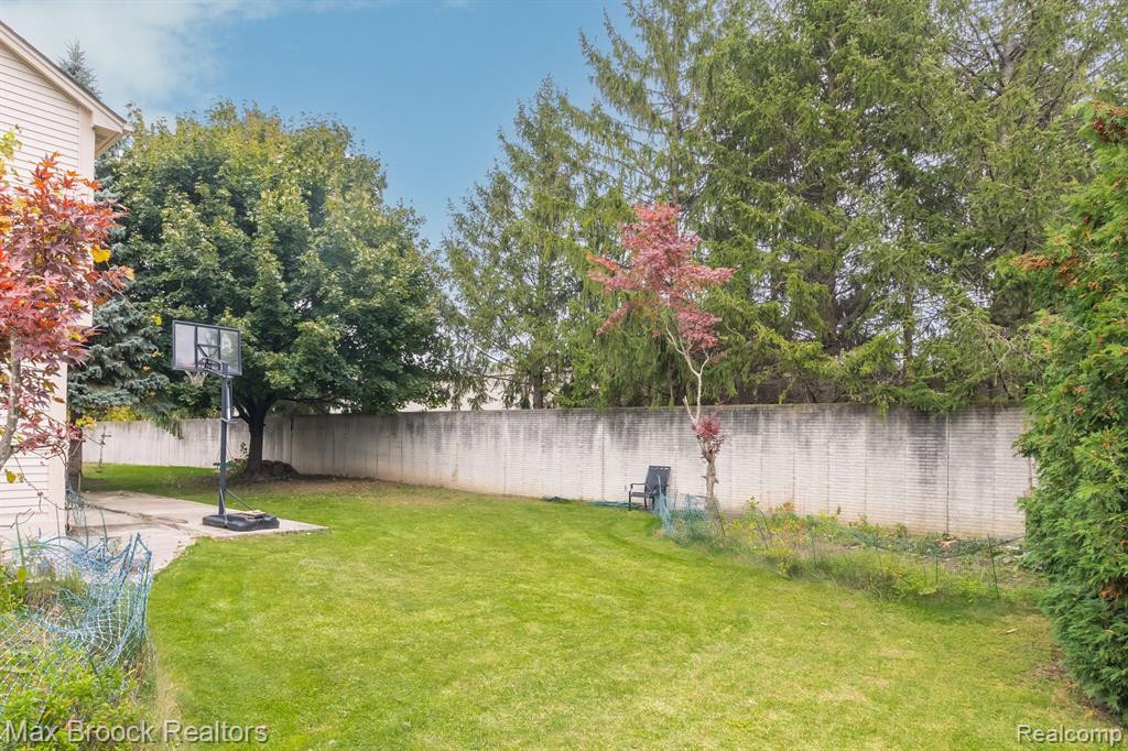 1504 POND VIEW Drive, Wixom, MI 48393 — Photo 27