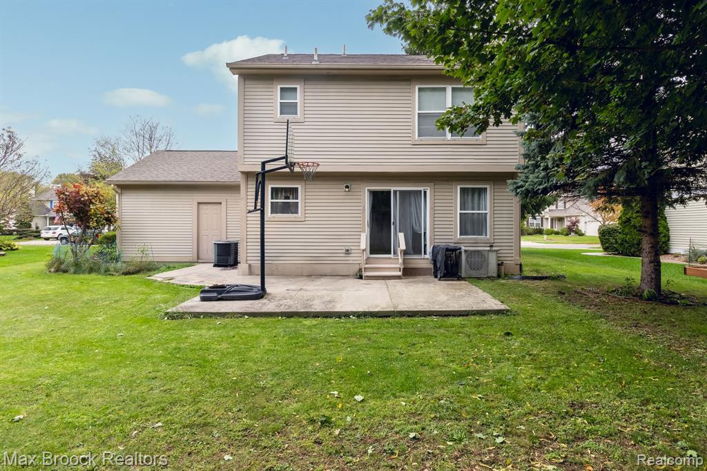 1504 POND VIEW Drive, Wixom, MI 48393 — Photo 28