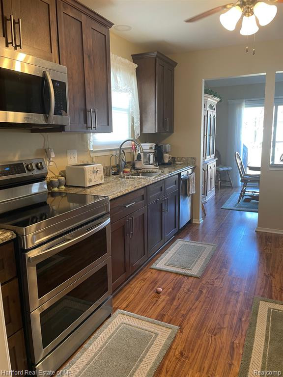 2091 MAPLEHURST Drive, Walled Lake, MI 48390 — Photo 8