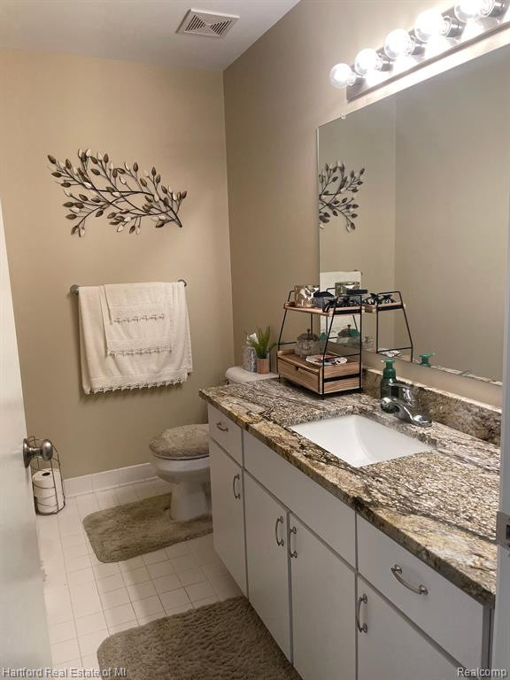 2091 MAPLEHURST Drive, Walled Lake, MI 48390 — Photo 11