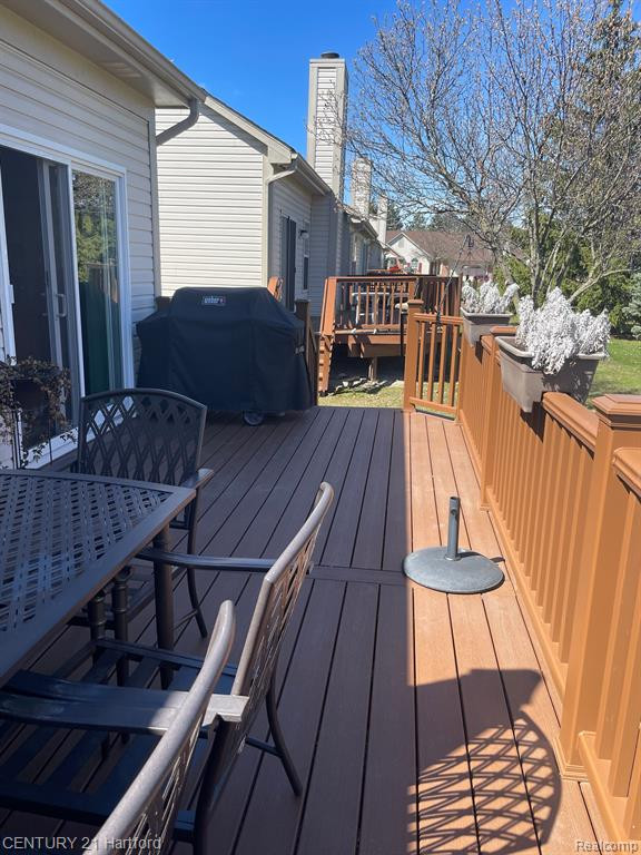 2091 MAPLEHURST Drive, Walled Lake, MI 48390 — Photo 16
