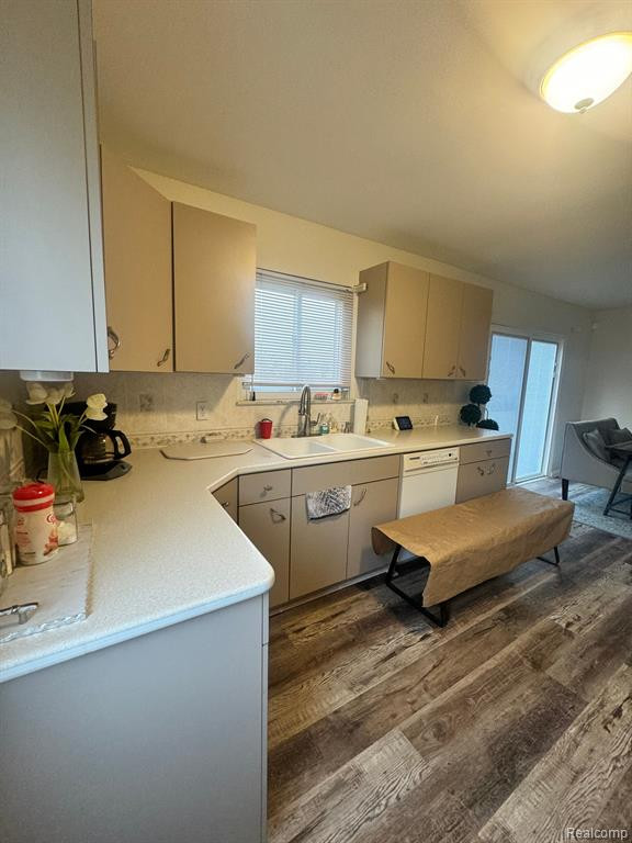 5117 FREDRICK Drive, Sterling Heights, MI 48310 — Photo 10