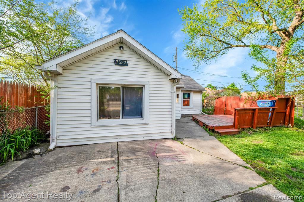 7553 ORCHARD Avenue, Warren, MI 48091 — front exterior