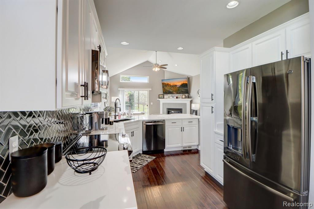 49882 MUSKEGON RIVER Drive, Macomb, MI 48042 — Photo 9