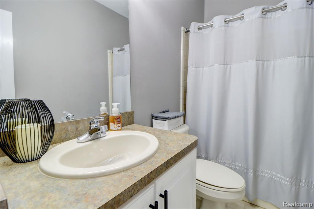 49882 MUSKEGON RIVER Drive, Macomb, MI 48042 — Photo 12