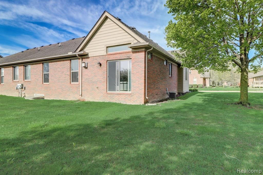 49882 MUSKEGON RIVER Drive, Macomb, MI 48042 — Photo 20