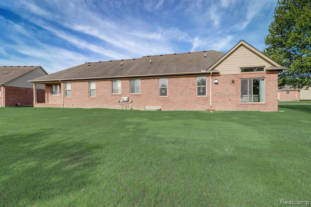 49882 MUSKEGON RIVER Drive, Macomb, MI 48042 — Photo 21