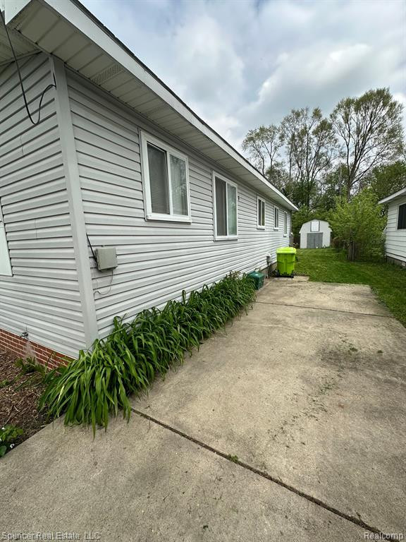 5560 LAKE GROVE Drive, White Lake, MI 48383 — Photo 15