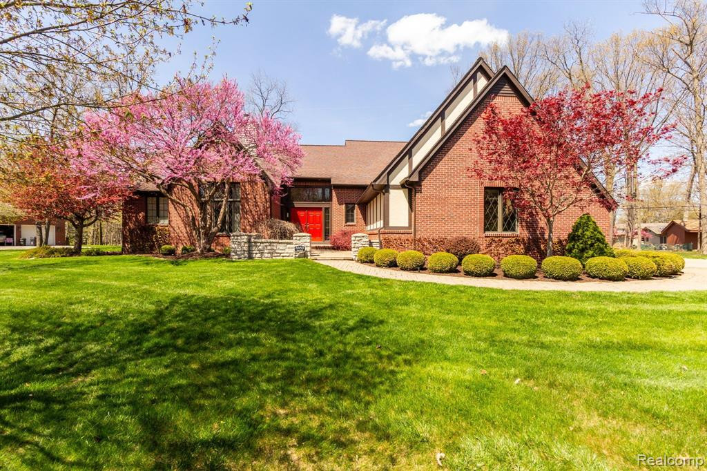 8450 SHERWOOD Drive, Grosse Ile, MI 48138 — front exterior