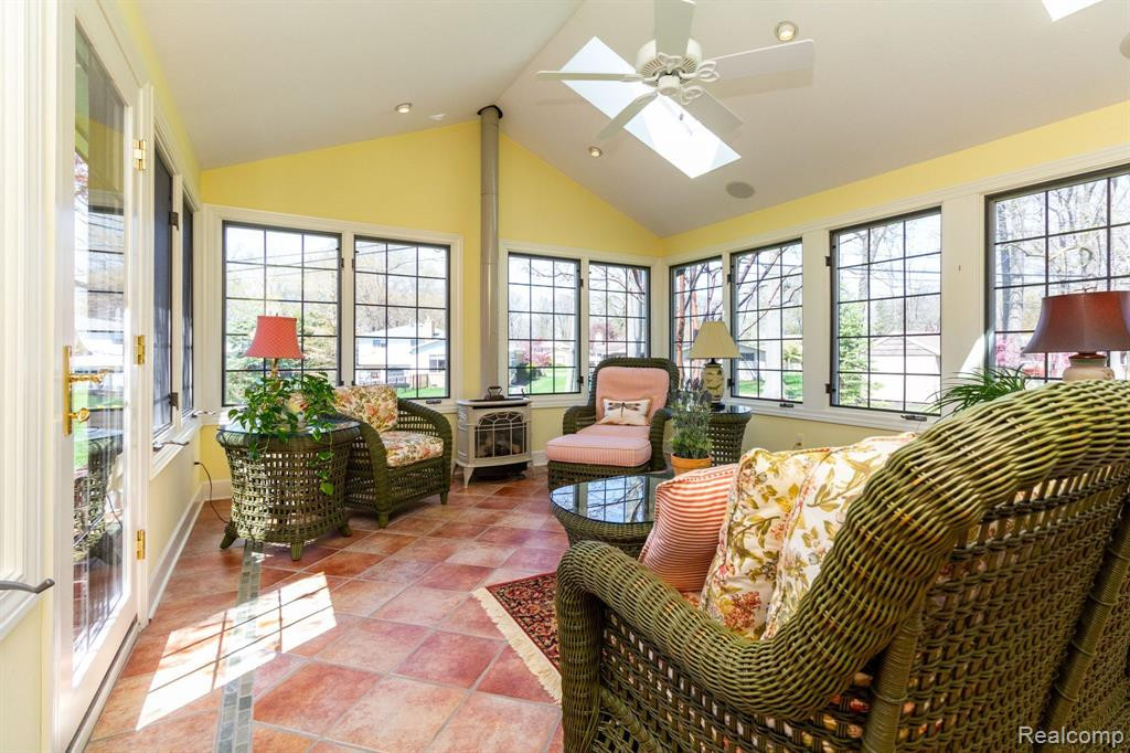 8450 SHERWOOD Drive, Grosse Ile, MI 48138 — Photo 4