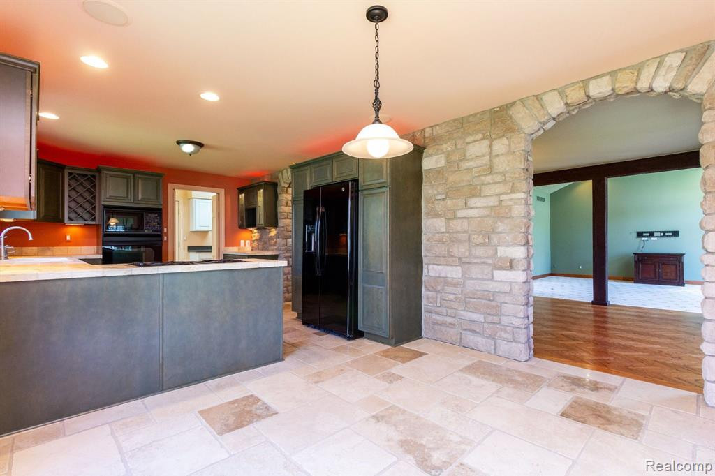 8450 SHERWOOD Drive, Grosse Ile, MI 48138 — Photo 5
