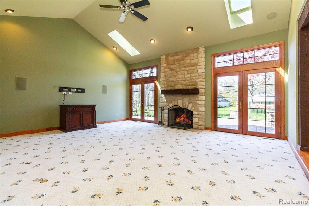 8450 SHERWOOD Drive, Grosse Ile, MI 48138 — Photo 10