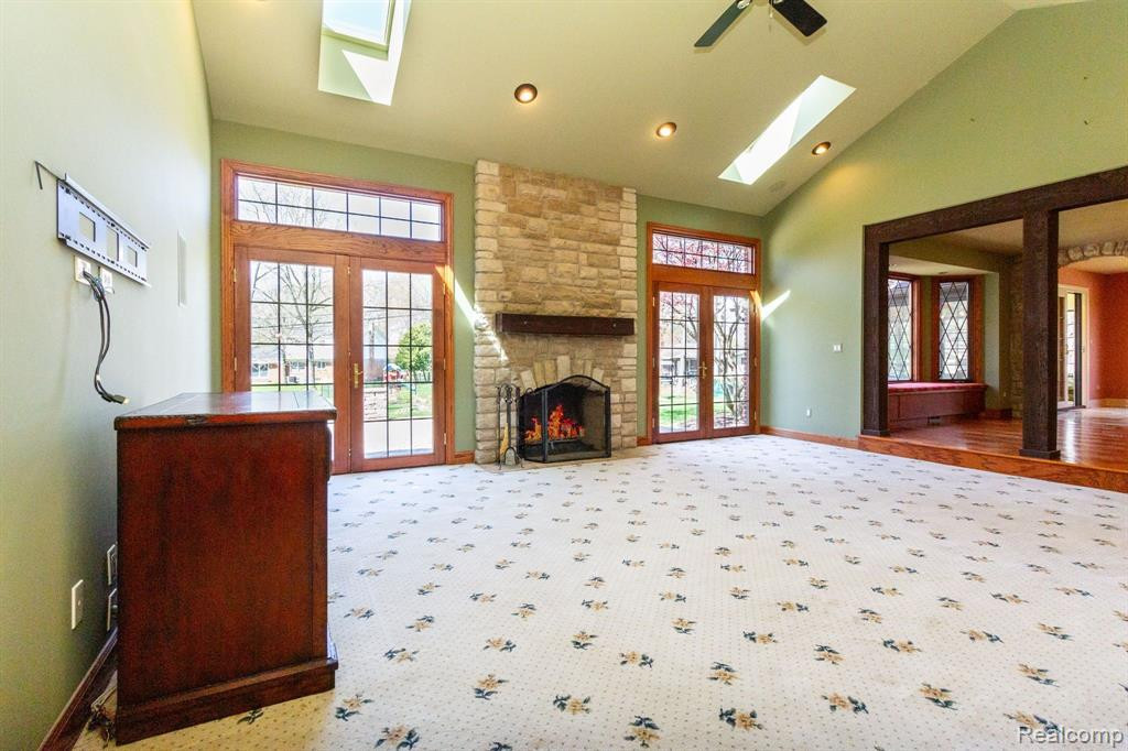 8450 SHERWOOD Drive, Grosse Ile, MI 48138 — Photo 11
