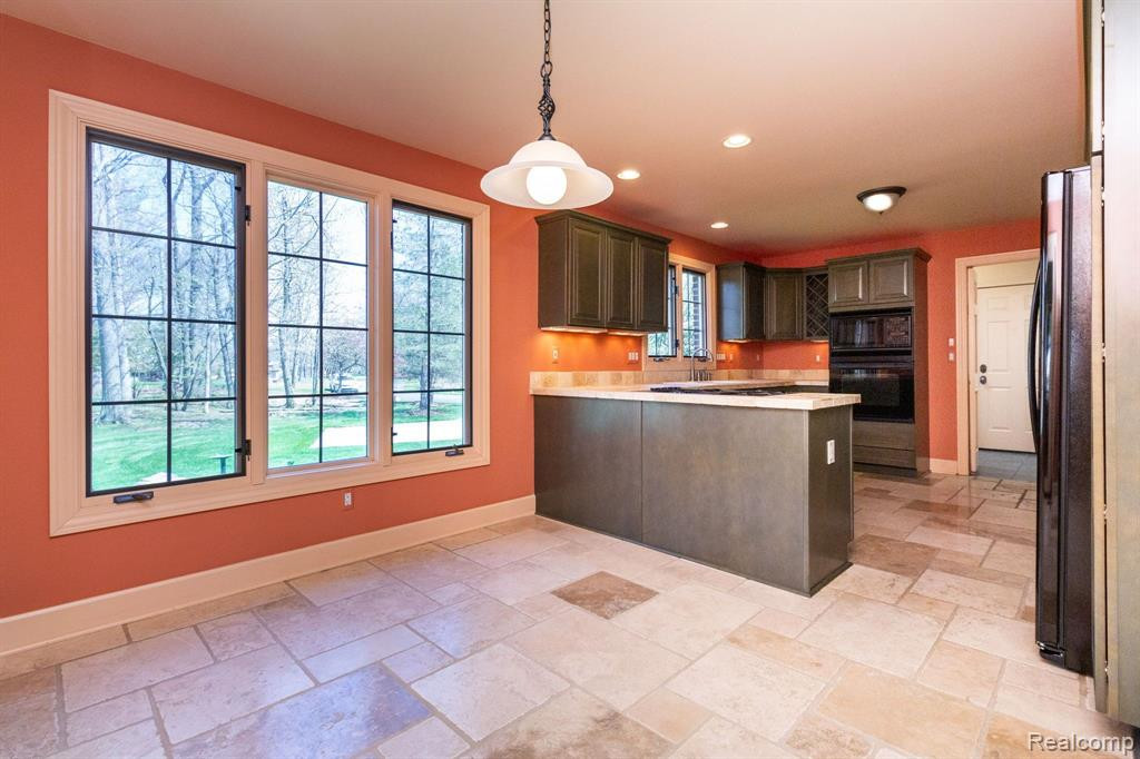8450 SHERWOOD Drive, Grosse Ile, MI 48138 — Photo 15