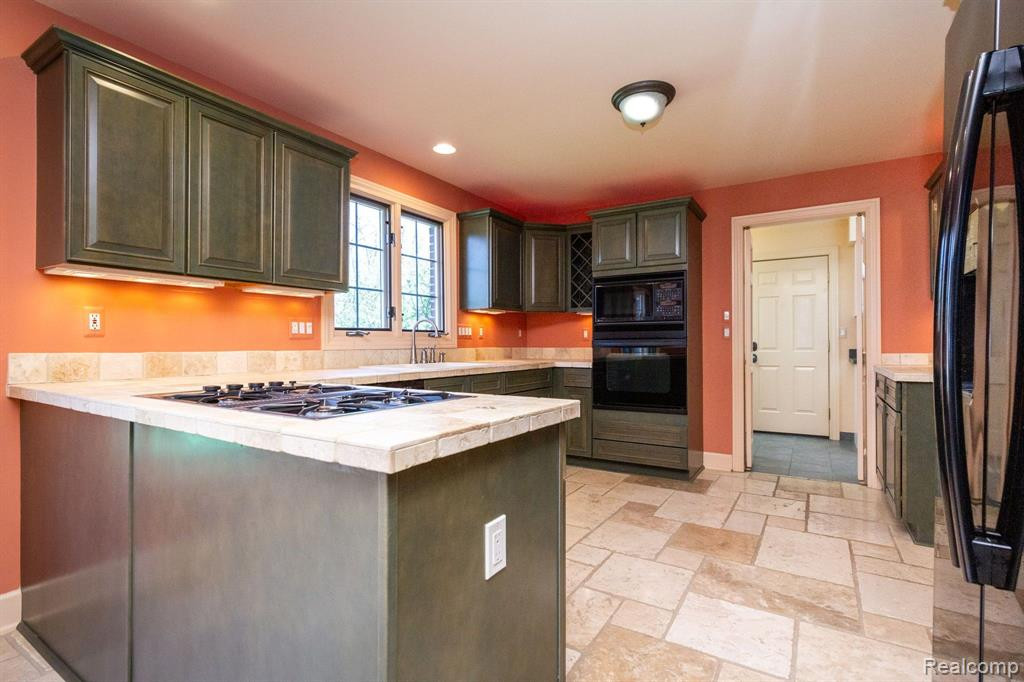 8450 SHERWOOD Drive, Grosse Ile, MI 48138 — Photo 16