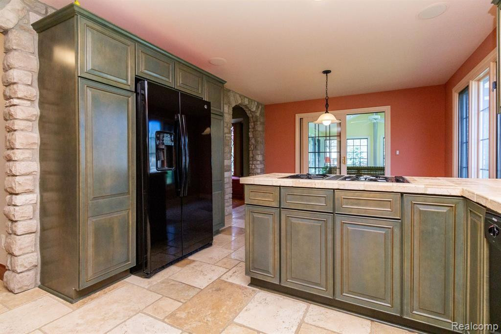 8450 SHERWOOD Drive, Grosse Ile, MI 48138 — Photo 20