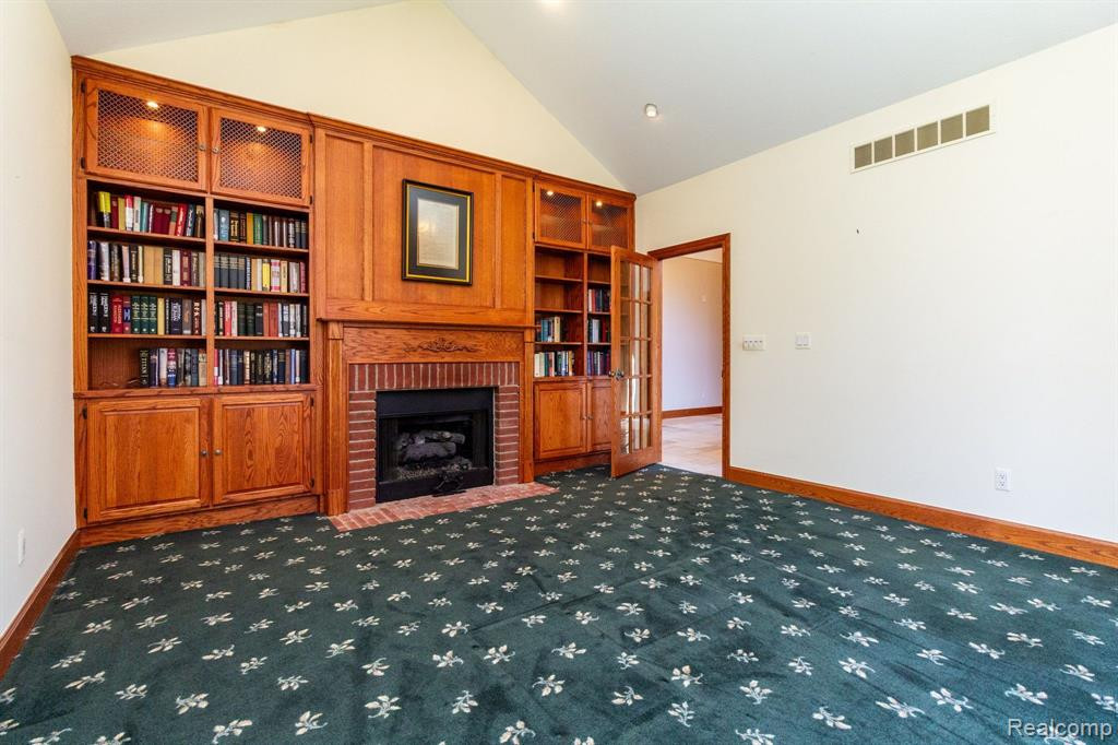 8450 SHERWOOD Drive, Grosse Ile, MI 48138 — Photo 23
