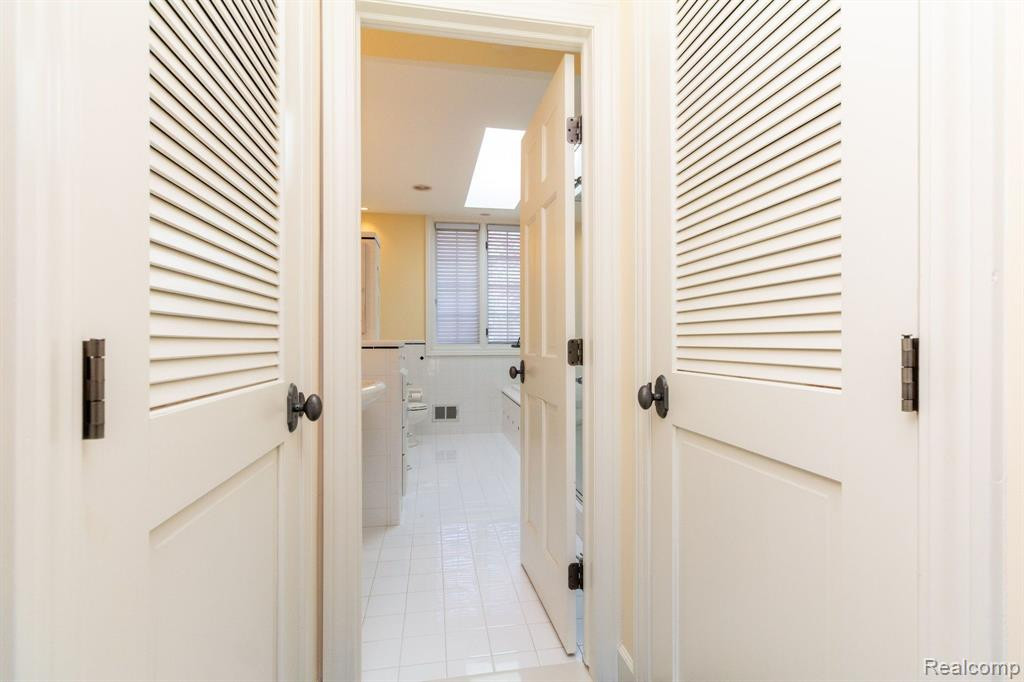 8450 SHERWOOD Drive, Grosse Ile, MI 48138 — Photo 26