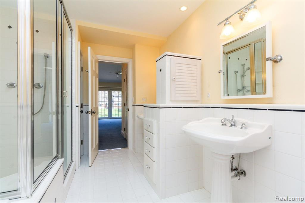 8450 SHERWOOD Drive, Grosse Ile, MI 48138 — Photo 28