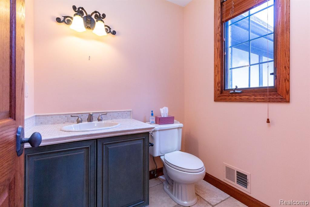 8450 SHERWOOD Drive, Grosse Ile, MI 48138 — Photo 39