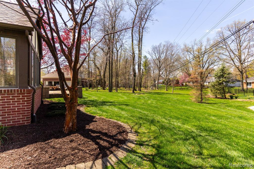 8450 SHERWOOD Drive, Grosse Ile, MI 48138 — Photo 52