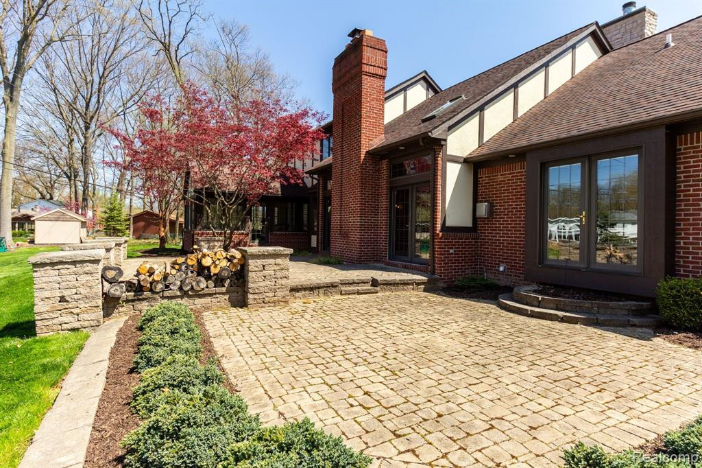 8450 SHERWOOD Drive, Grosse Ile, MI 48138 — Photo 55