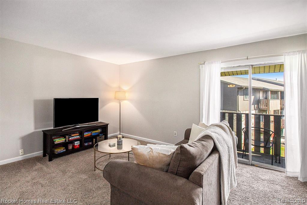 8727 Candlewood Trail, 9, Brighton, MI 48116 — Photo 3