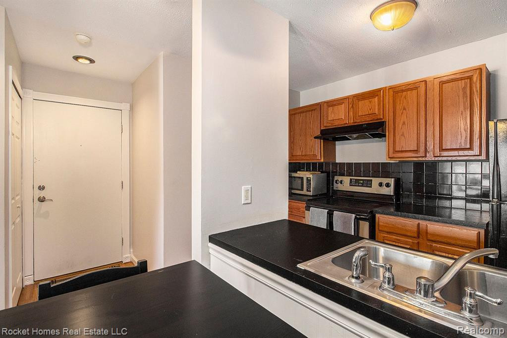 8727 Candlewood Trail, 9, Brighton, MI 48116 — Photo 9