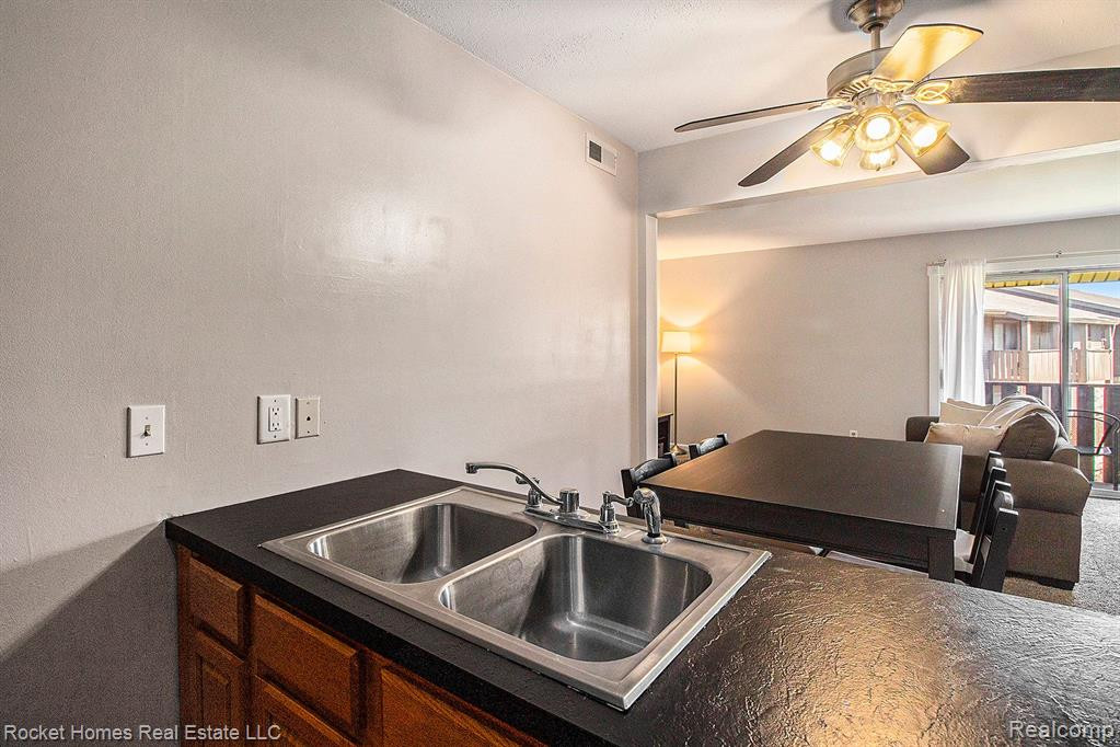 8727 Candlewood Trail, 9, Brighton, MI 48116 — Photo 10