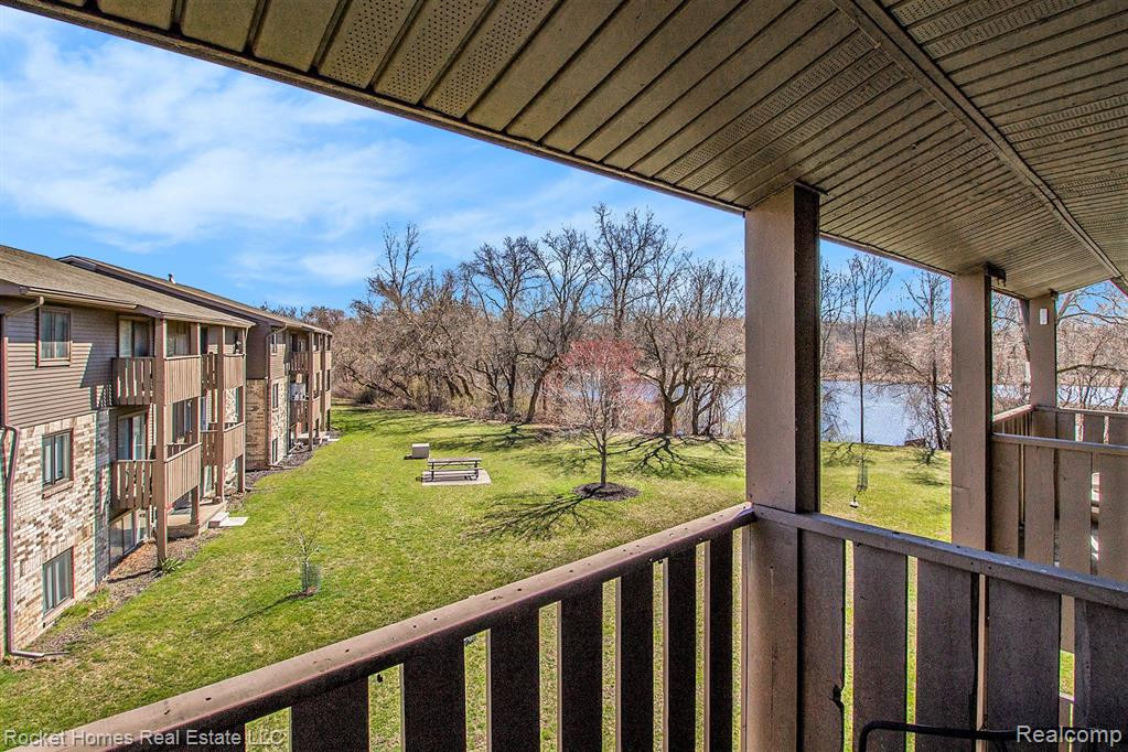 8727 Candlewood Trail, 9, Brighton, MI 48116 — Photo 16