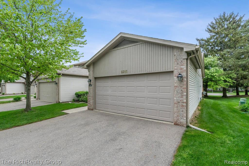 6808 DEER RUN S, Westland, MI — Photo 2