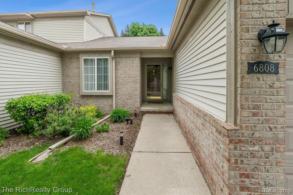 6808 DEER RUN S, Westland, MI — Photo 3