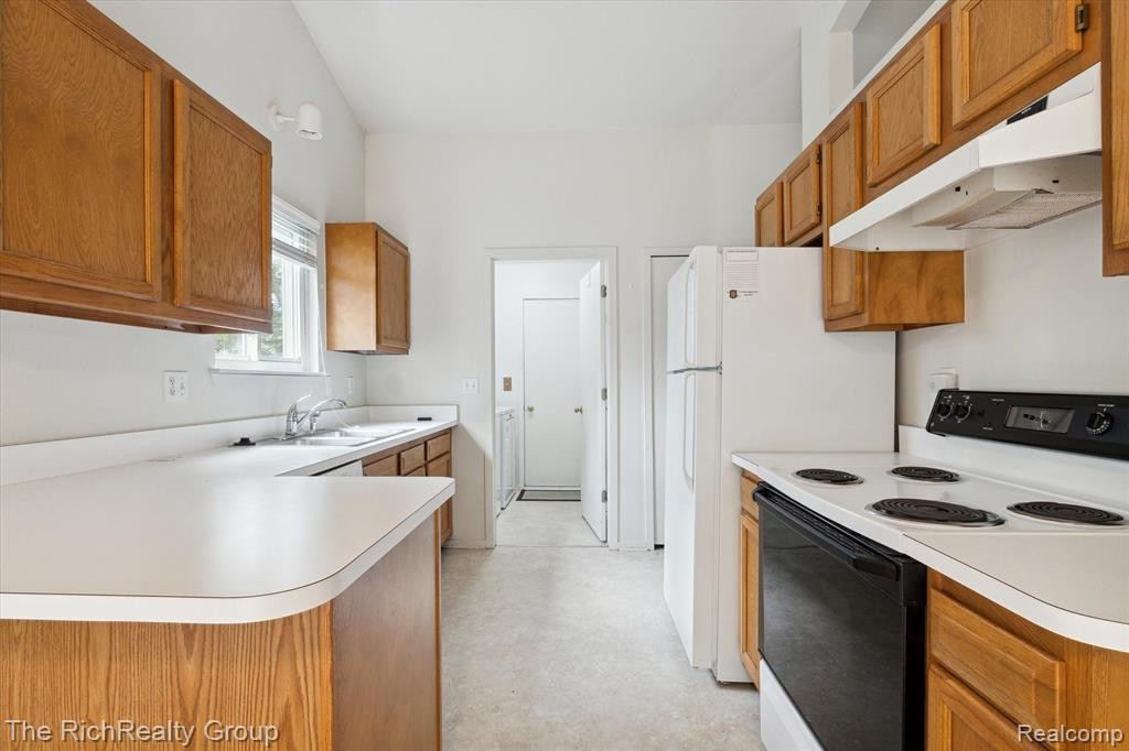 6808 DEER RUN S, Westland, MI — Photo 9