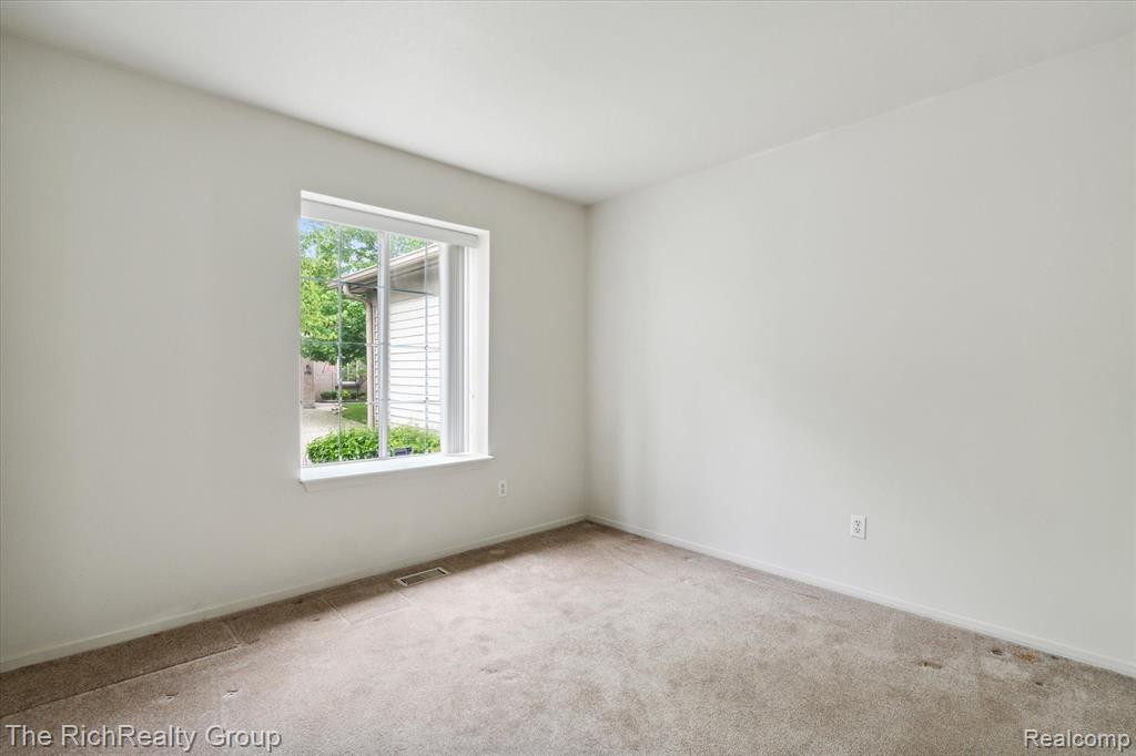 6808 DEER RUN S, Westland, MI — Photo 10