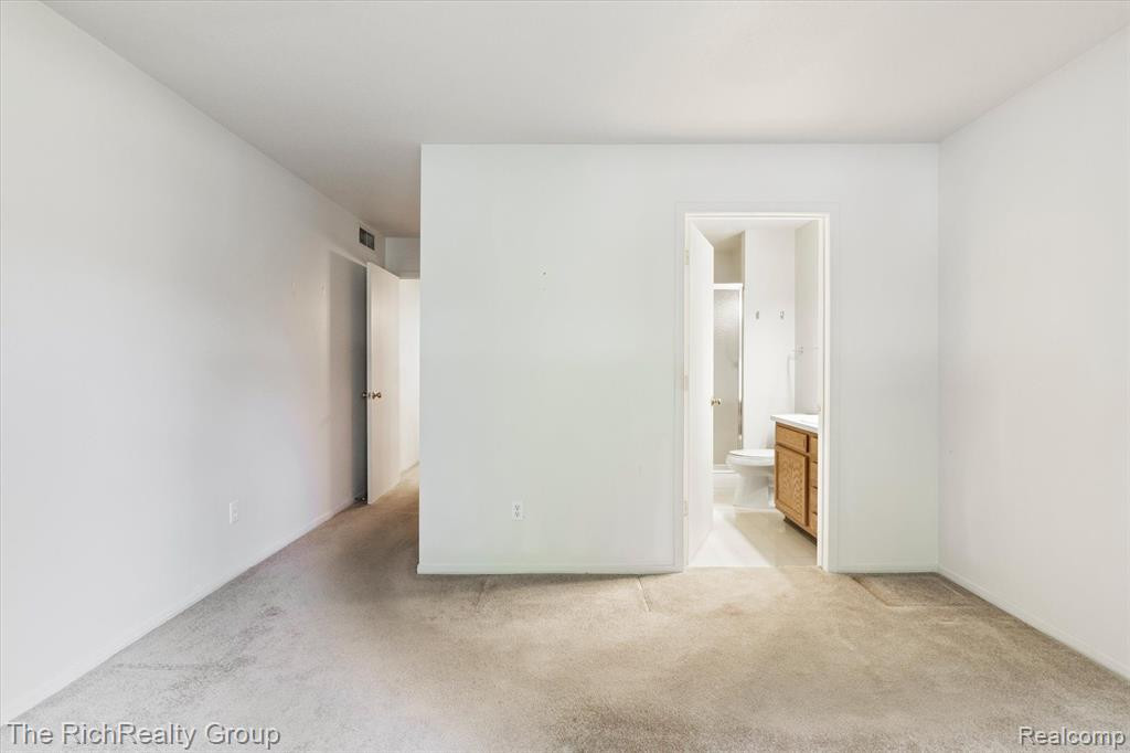 6808 DEER RUN S, Westland, MI — Photo 12