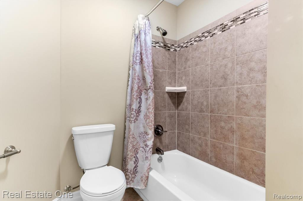 7971 RIVER RUN Drive, Brighton, MI 48116 — Photo 37