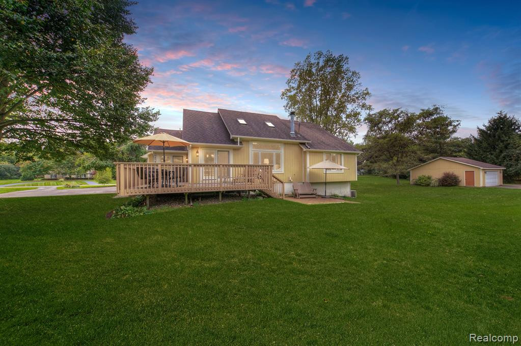 5444 GREENVIEW Drive, Clarkston, MI 48348 — Photo 2