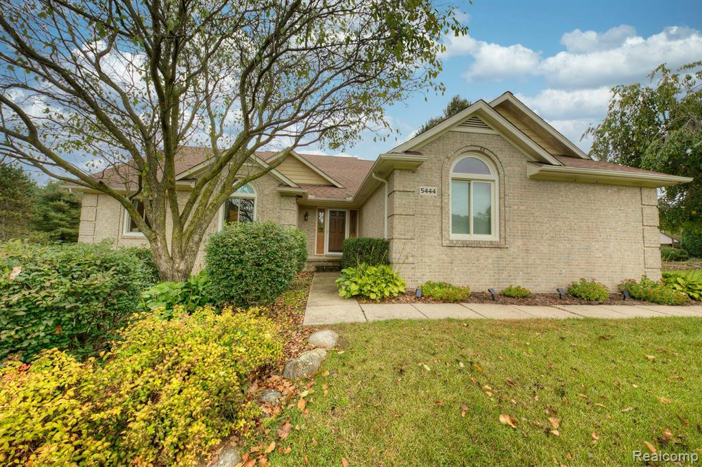 5444 GREENVIEW Drive, Clarkston, MI 48348 — Photo 3