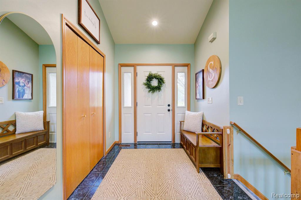 5444 GREENVIEW Drive, Clarkston, MI 48348 — Photo 10