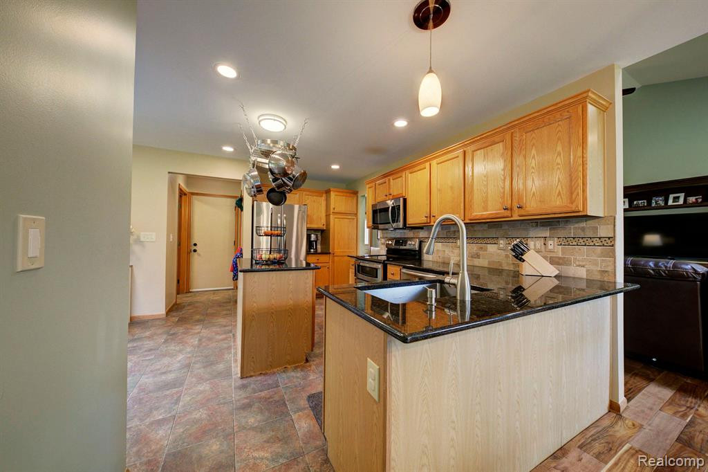 5444 GREENVIEW Drive, Clarkston, MI 48348 — Photo 18