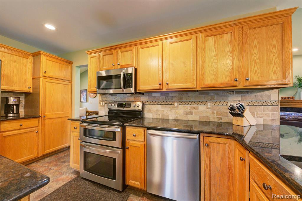 5444 GREENVIEW Drive, Clarkston, MI 48348 — Photo 19