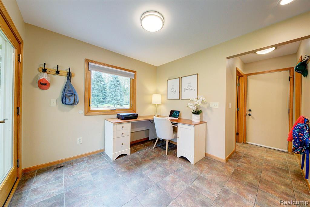 5444 GREENVIEW Drive, Clarkston, MI 48348 — Photo 23