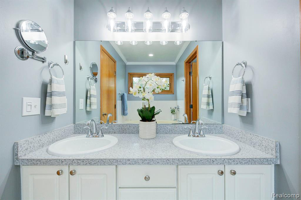 5444 GREENVIEW Drive, Clarkston, MI 48348 — Photo 28